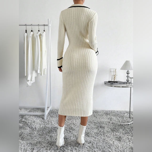 Contrasting Color Knitted Dress With Button Accents - Picture 3 of 7